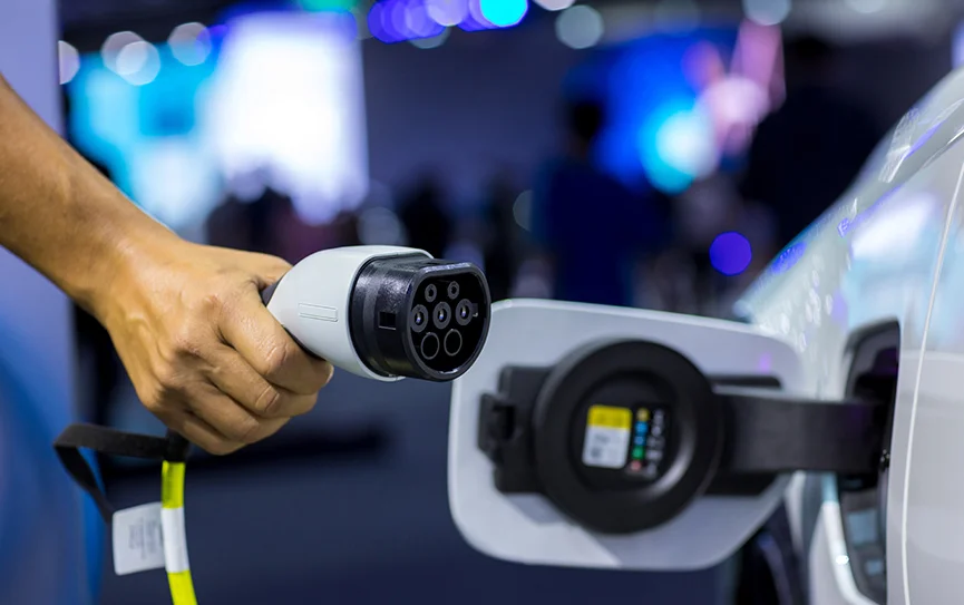 mantenimiento de cargadores de coches electricos en madrid mano carga