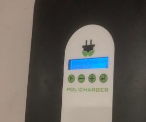 instalar-cargador-coche-electrico-en-garaje-comunitario-en-madrid-pantalla-cargador